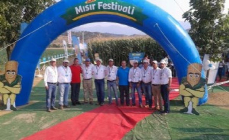 MHP meclis üyeleri mısır festivalinde incelemede